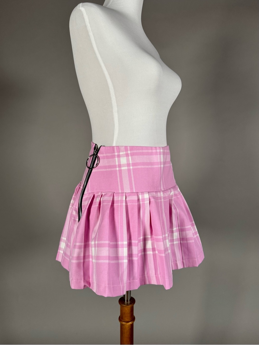 High-Waist Pink Plaid Pleated Skater Skirt with Side Buckles - Picture 4 of 6